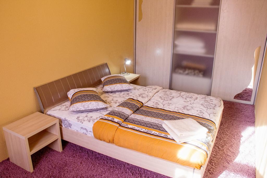 Kyiv Apartment In The City Center On Turgenevskaya Street Esterno foto