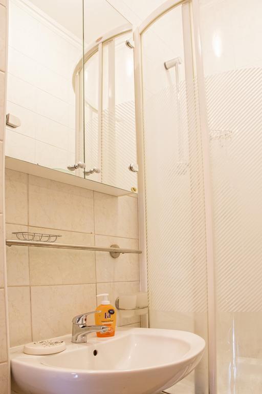 Kyiv Apartment In The City Center On Turgenevskaya Street Esterno foto