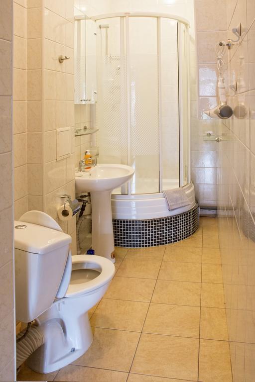 Kyiv Apartment In The City Center On Turgenevskaya Street Esterno foto
