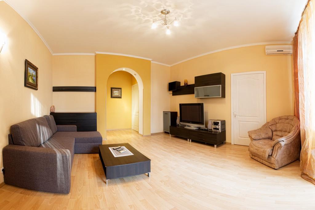 Kyiv Apartment In The City Center On Turgenevskaya Street Esterno foto